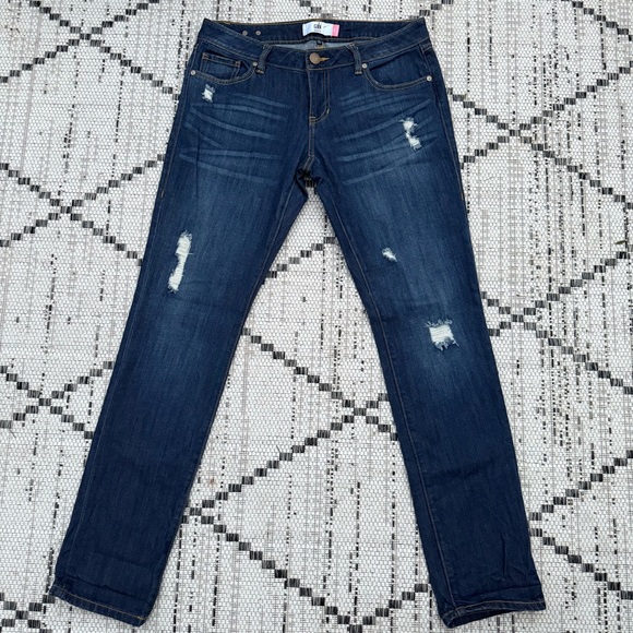 CAbi Slim Boyfriend Jeans Distressed Denim Women’s Sz 4 Thrashed Ripped Low Rise - Picture 1 of 15